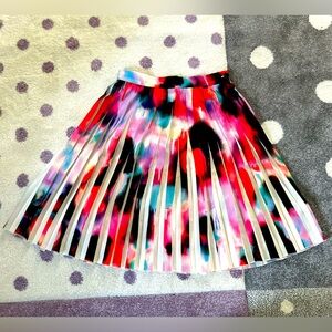 French Connection Colorful Painted Pattern
Pleated Skirt